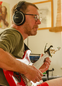 Ronny Schmidt mit E Gitarre